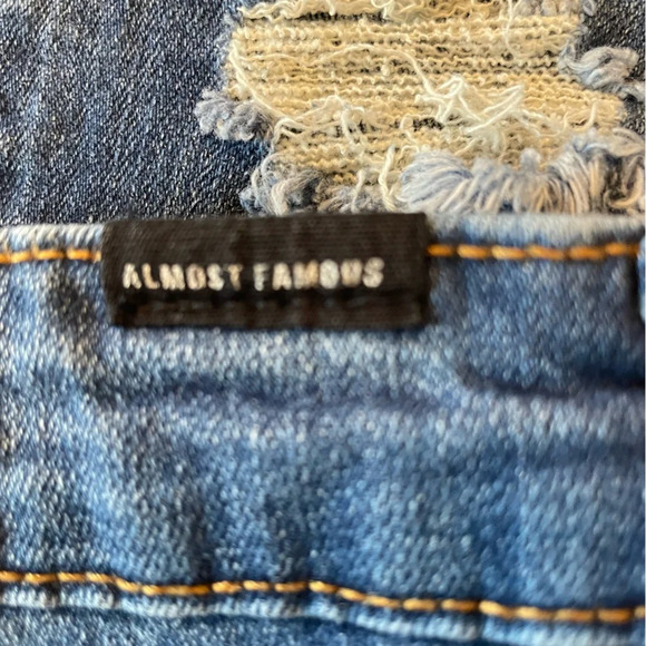 Almost Famous Distressed Denim Jeans Size 7 - Picture 6 of 8
